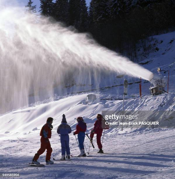 Canon à neige de la station de ski de Saint-Gervais les Bains, en Haute-Savoie, France.