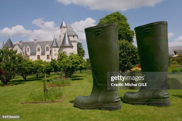 Bottes de sept lieux, chateau en pierre de Tuffeau de Rivau, 31 mai 2009, à Léméré, Indre-et-Loire, France.