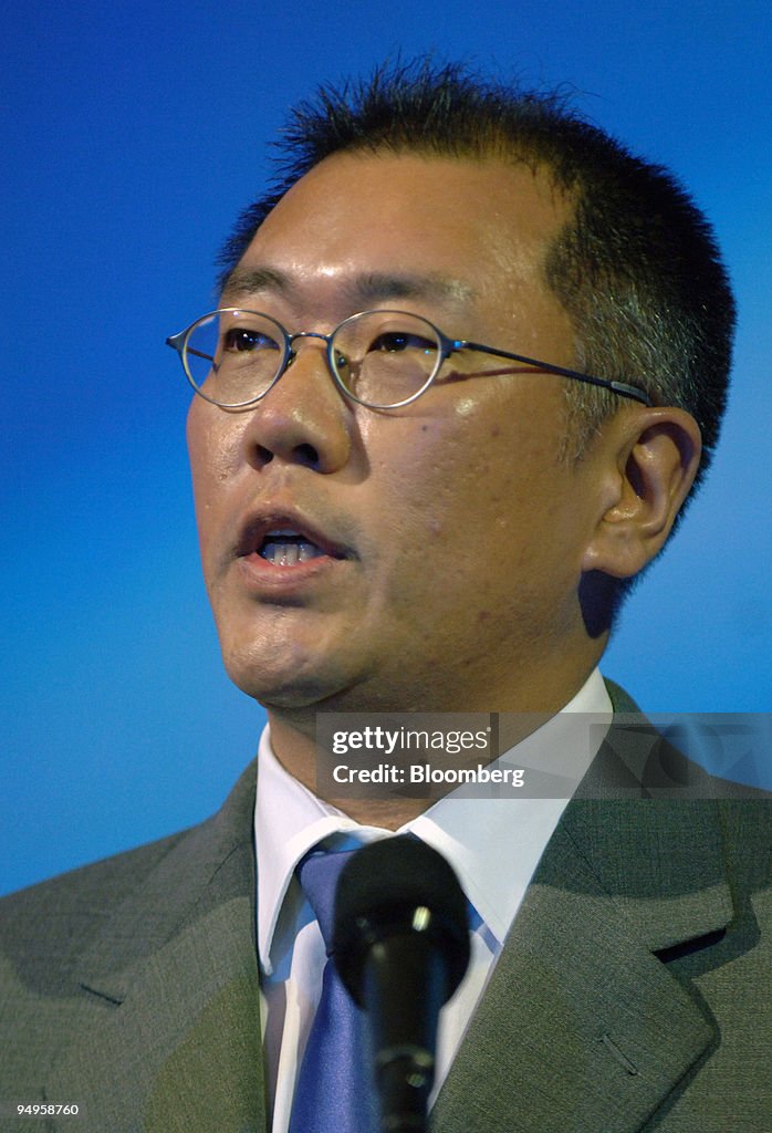 Chung Eui Sun, vice chairman of Hyundai Motor Co., speaks du