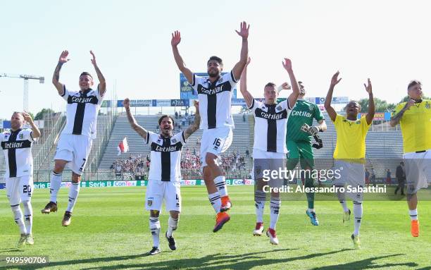 Parma Calcio players celebrate the victory after the serie B match between Parma Calcio and Carpi FC at Stadio Ennio Tardini on April 21, 2018 in...