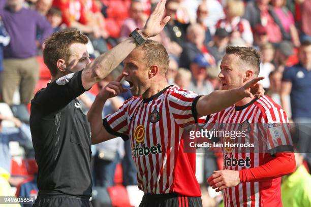 Lee Cattermole of Sunderland argues With the assistant referee after their second goal was is ruled out for hand ball during the Sky Bet Championship...
