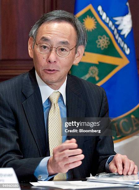 Steven Chu, U.S. Energy secretary, announces cash awards for renewable energy projects at the Eisenhower Executive Office Building in Washington,...