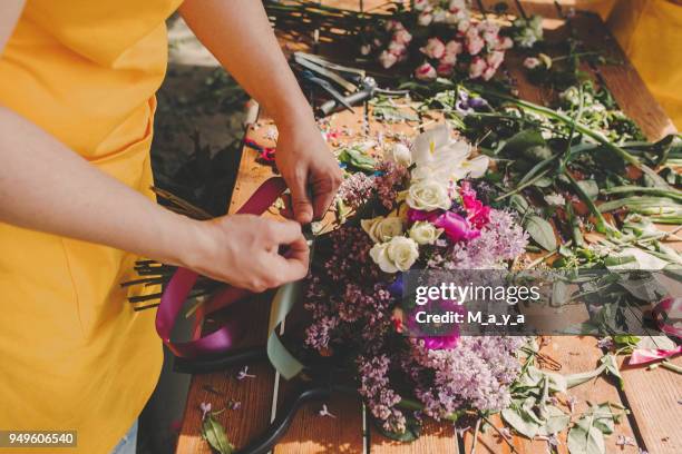 working with flowers make feel truly spectacular. - arranging flowers stock pictures, royalty-free photos & images