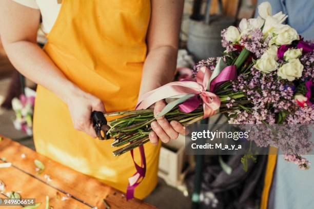 working with flowers make feel truly spectacular. - arranging flowers stock pictures, royalty-free photos & images