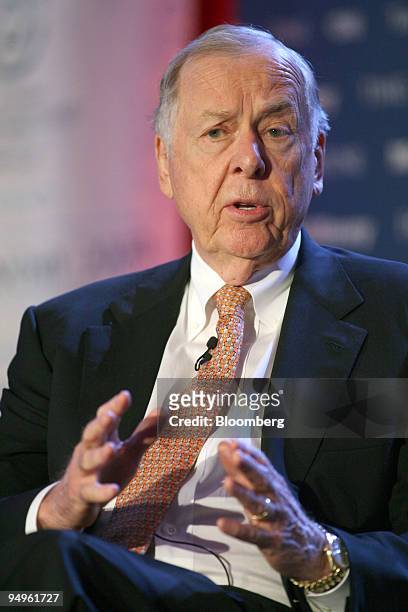 Boone Pickens, president of BP capital group, speaks during a panel discussion in New York, U.S., on Monday, June 15, 2009. The event, sponsored by...