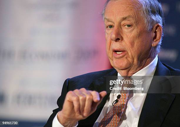 Boone Pickens, president of BP capital group, speaks during a panel discussion in New York, U.S., on Monday, June 15, 2009. The event, sponsored by...