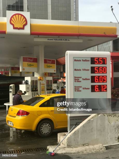 station-service shell dans le district de bassene, i̇stanbul - balmumcu photos et images de collection