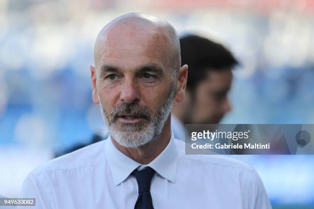 Stefano Pioli manager of ACF Fiorentina looks on during the serie A match between US Sassuolo and ACF Fiorentina at Mapei Stadium - Citta' del...