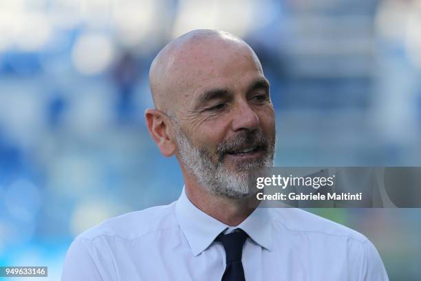 Stefano Pioli manager of ACF Fiorentina looks on during the serie A match between US Sassuolo and ACF Fiorentina at Mapei Stadium - Citta' del...