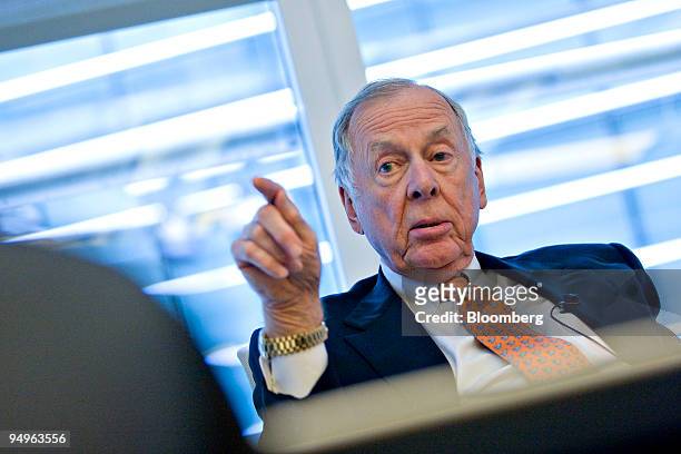 Boone Pickens, president of BP Capital LLC, speaks during an editorial board meeting in New York, U.S., on Tuesday, July 7, 2009. Pickens a year ago...