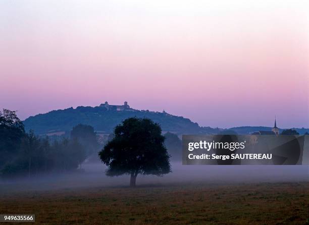 Vue des environs d'Asquins, Revers Courtaut, Le Vézelien site classé en 1998, Basilique romane Sainte Marie Madeleine, Vézelay.