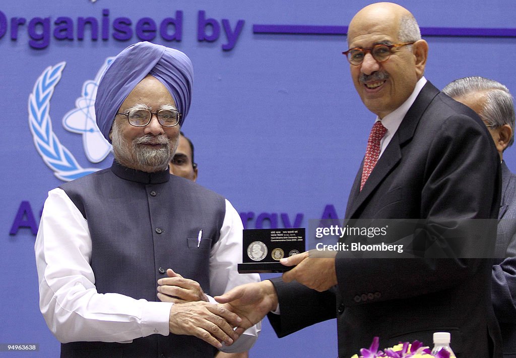 Manmohan Singh, India's prime minister, left, shakes hands w