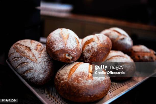 gourmet bread, no knead bread, just out of the oven - sweet bun stockfoto's en -beelden