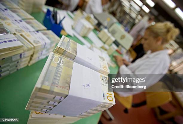 New dinar bank notes, the currency of Serbia, are checked at the Serbian state printing plant in Belgrade, Serbia, on Wednesday, Aug. 5, 2009. The...