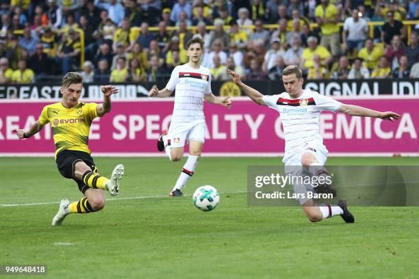 Maximilian Philipp of Dortmund scores a goal to make it 3:0 during the Bundesliga match between Borussia Dortmund and Bayer 04 Leverkusen at Signal...