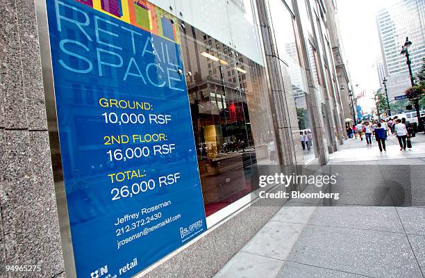 In Store Availability Sign Vacant Sign Photos and Premium High Res Pictures - Getty Images