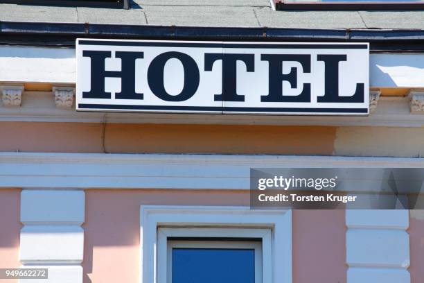 hotel sign, north sea spa cuxhaven, lower saxony, germany - 下薩克森 個照片及圖片檔