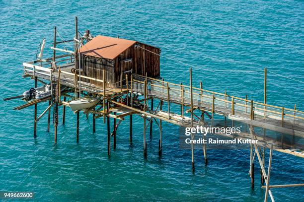 trabucco, traditional pile dwelling for fishing, fishing gallow, termoli, molise, italy - gallow photos et images de collection