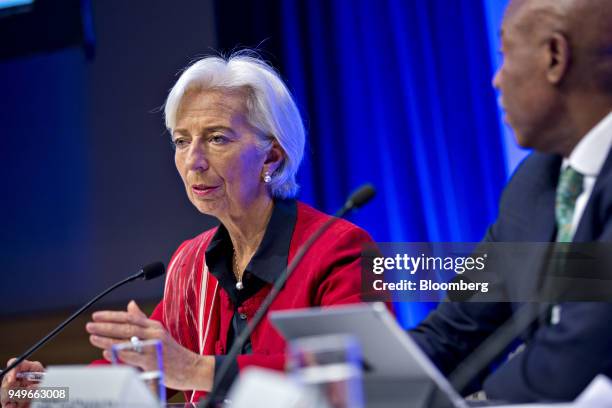 Christine Lagarde, managing director of the International Monetary Fund , speaks as Lesetja Kganyago, governor of South Africa's reserve bank, right,...