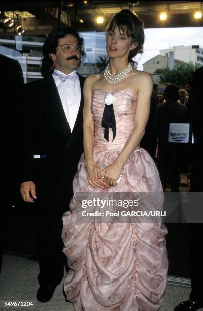 Actrice Nastassja Kinski porte une robe rose p?le. Actress Nastassja Kinski wearing a pale pink dress.