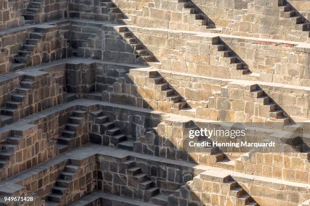 colossal stepped water tank, detail of stairs, abhaneri, rajasthan, india - abhaneri fotografías e imágenes de stock