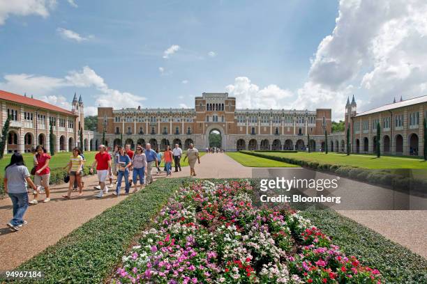 New students and their parents walk outside Lovett Hall during an orientation tour on the campus of Rice University in Houston, Texas, U.S., on...