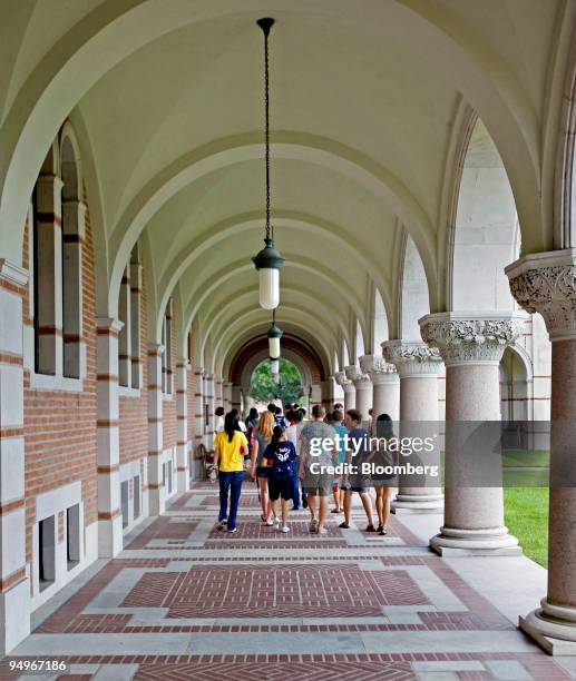 New students walk through Lovett Hall during an orientation tour on the campus of Rice University in Houston, Texas, U.S., on Friday, Aug. 21, 2009....