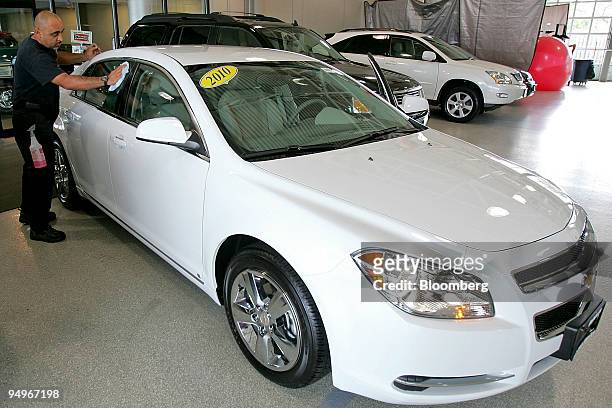 Raul Oropeza prepares a new Chevrolet Malibu purchased by a customer through the "cash for clunkers" program at Bredemann Chevrolet dealership in...