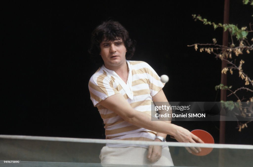 Daniel Balavoine joue au ping-pong en 1979