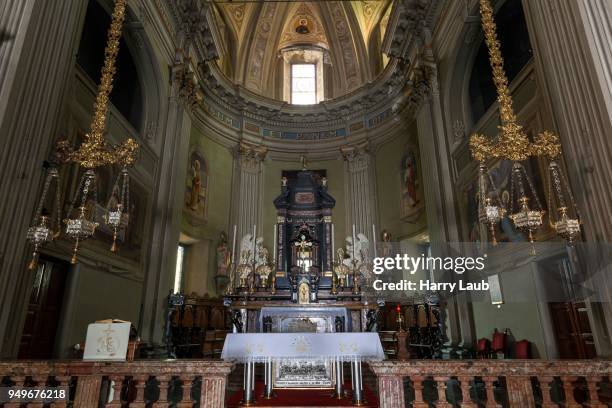 st. georg parish church, interior, altar area, cannero riviera, lago maggiore, vverbano-cusio-ossola province, piedmont region, italy - province of verbano cusio ossola stock pictures, royalty-free photos & images