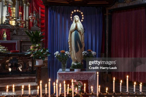 catholic church, interior, statue of the virgin mary, cannobio, lago maggiore, verbano-cusio-ossola province, piedmont region, italy - province of verbano cusio ossola fotografías e imágenes de stock