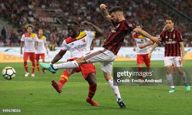 Patrick Cutrone of AC Milan is challenged by Bacary Sagna of Benevento Calcio during the serie A match between AC Milan and Benevento Calcio at...