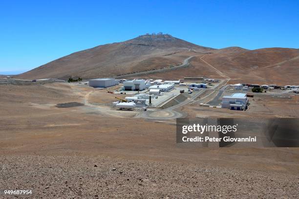 paranal observatory on mount cerro paranal, near antofagasta, region de antofagasta, chile - cerro paranal stock pictures, royalty-free photos & images