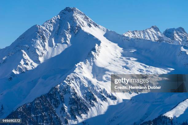 mountain ahornspitze in winter, zillertaler alps, mayrhofen, zillertal, tyrol, austria - alpes de zillertal fotografías e imágenes de stock