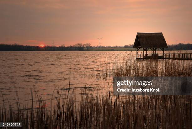 sunrise hemmelsdorfer see, timmendorfer strand, schleswig-holstein, germany - timmendorfer strand stock-fotos und bilder