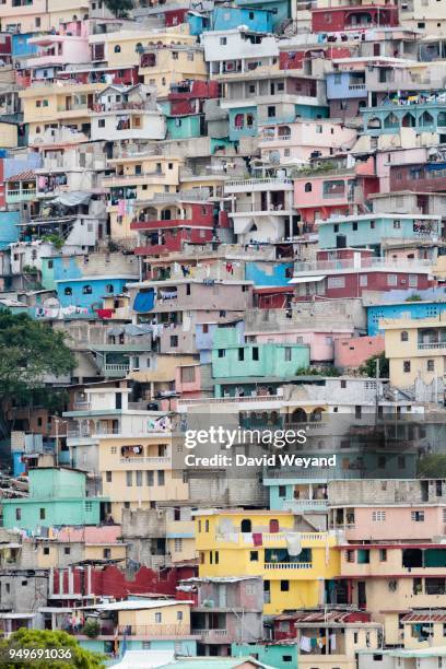 colourful houses, slum jalousie, petionville, port-au-prince, ouest, haiti - puerto príncipe fotografías e imágenes de stock