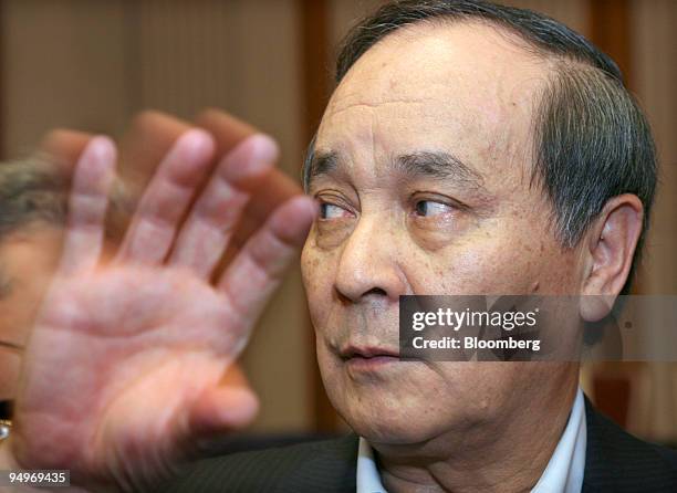 Kuniaki Nozoe, president of Fujitsu Ltd., talks to reporters after a news conference in Tokyo, Japan, on Thursday, July 23, 2009. Fujitsu Ltd.,...