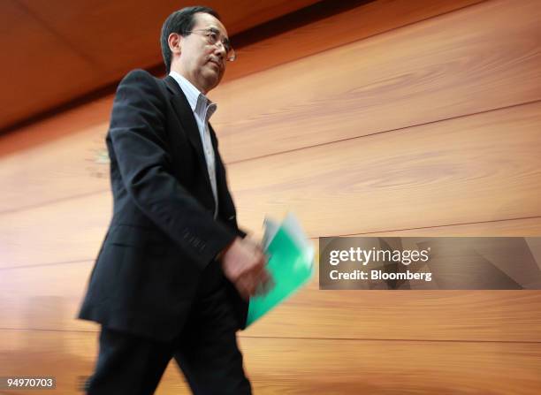 Masaaki Shirakawa, governor of the Bank of Japan, leaves a news conference in Tokyo, Japan, on Tuesday, Aug. 11, 2009. The Bank of Japan said it...