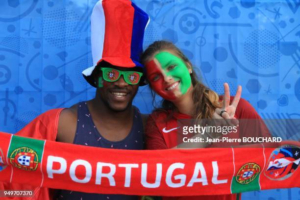 Supporters de l?équipe portugaise de Football pendant l?Euro 2016 à la fin de la finale France Portugal dans la Fan Zone de Bordeaux le 10 juillet...