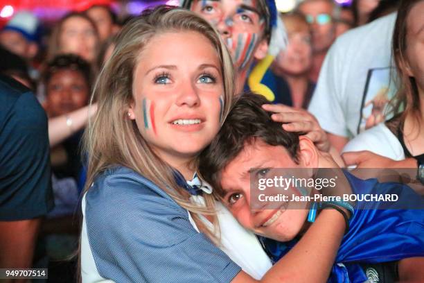 Tristesse des supporters de l?équipe de France de Football pendant l?Euro 2016 à la fin de la finale France Portugal dans la Fan Zone de Bordeaux le...