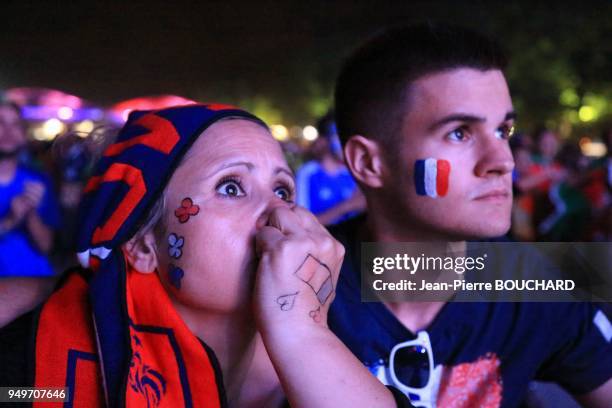 Tristesse des supporters de l?équipe de France de Football pendant l?Euro 2016 à la fin de la finale France Portugal dans la Fan Zone de Bordeaux le...