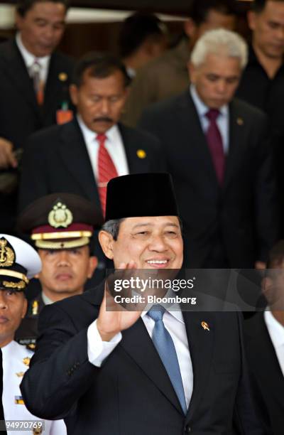 Susilo Bambang Yudhoyono, Indonesia's president, waves to the media after delivering the budget speech at parliament in Jakarta, Indonesia, on...