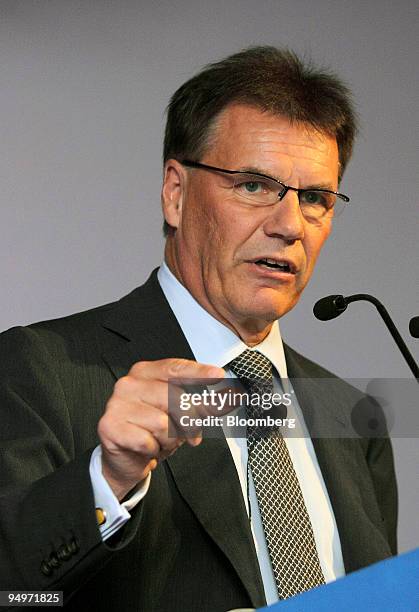 Olli-Pekka Kallasvuo, chief executive officer of Nokia OYJ, speaks during a news conference in New Delhi, India, on Wednesday, Aug. 19, 2009....