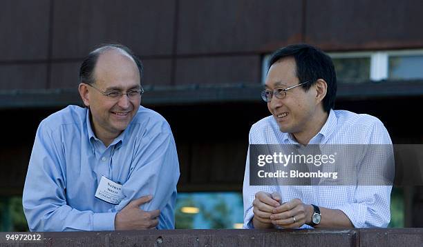 Nathan Sheets, director of the international finance division of the U.S. Federal Reserve Board of Governors, left, talks with Shuhei Aoki, general...