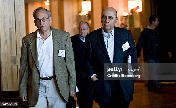 Donald Kohn, vice chairman of the U.S. Federal Reserve board of governors, left, and Henrique Meirelles, president of the Central Bank of Brazil,...