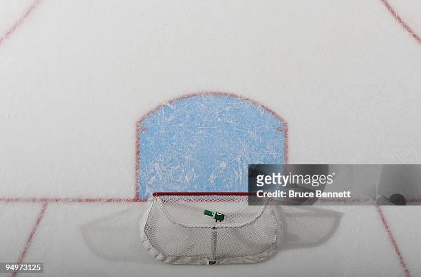 The net sits empty during the game between the New York Rangers and the New York Islanders at the Nassau Coliseum on December 17, 2009 in Uniondale,...