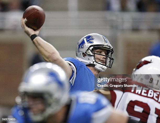 Drew Stanton the Detroit Lions throws a third quarter pass while playing the Arizona Cardinals on December 20, 2009 at Ford Field in Detroit,...