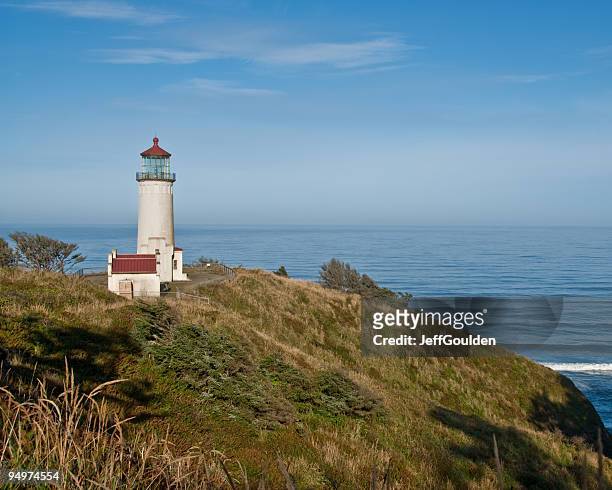 north head lighthouse overlooking the pacific ocean - jeff goulden stock pictures, royalty-free photos & images