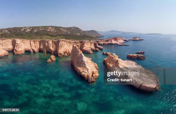 sirene klippen und felsen, insel orak, foca, izmir, türkei - ägäisches meer stock-fotos und bilder