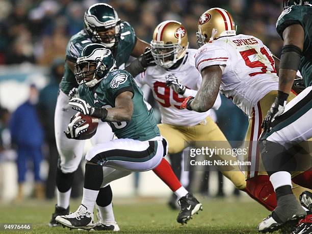 LeSean McCoy of the Philadelphia Eagles rushes against the San Francisco 49ers at Lincoln Financial Field on December 20, 2009 in Philadelphia,...